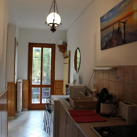 Vicze Apartmanhaz Guest house *