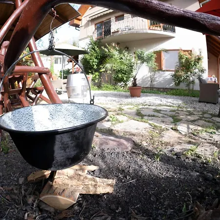 Vicze Apartmanhaz ゲストハウス 3*