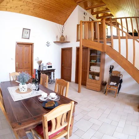 Vicze Apartmanhaz ゲストハウス 3*