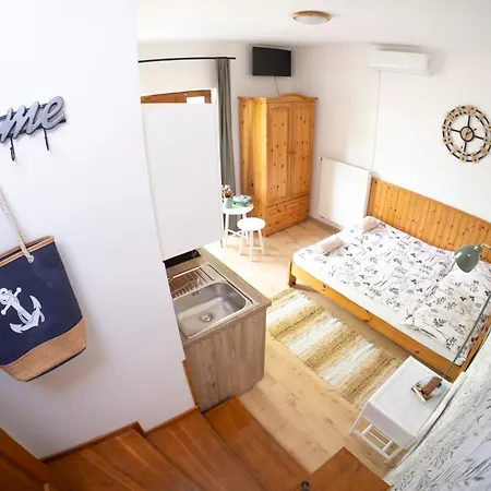 Vicze Apartmanhaz ゲストハウス 3*