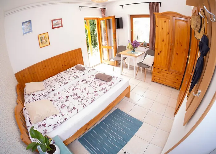 Vicze Apartmanhaz בית הארחה שיופוק